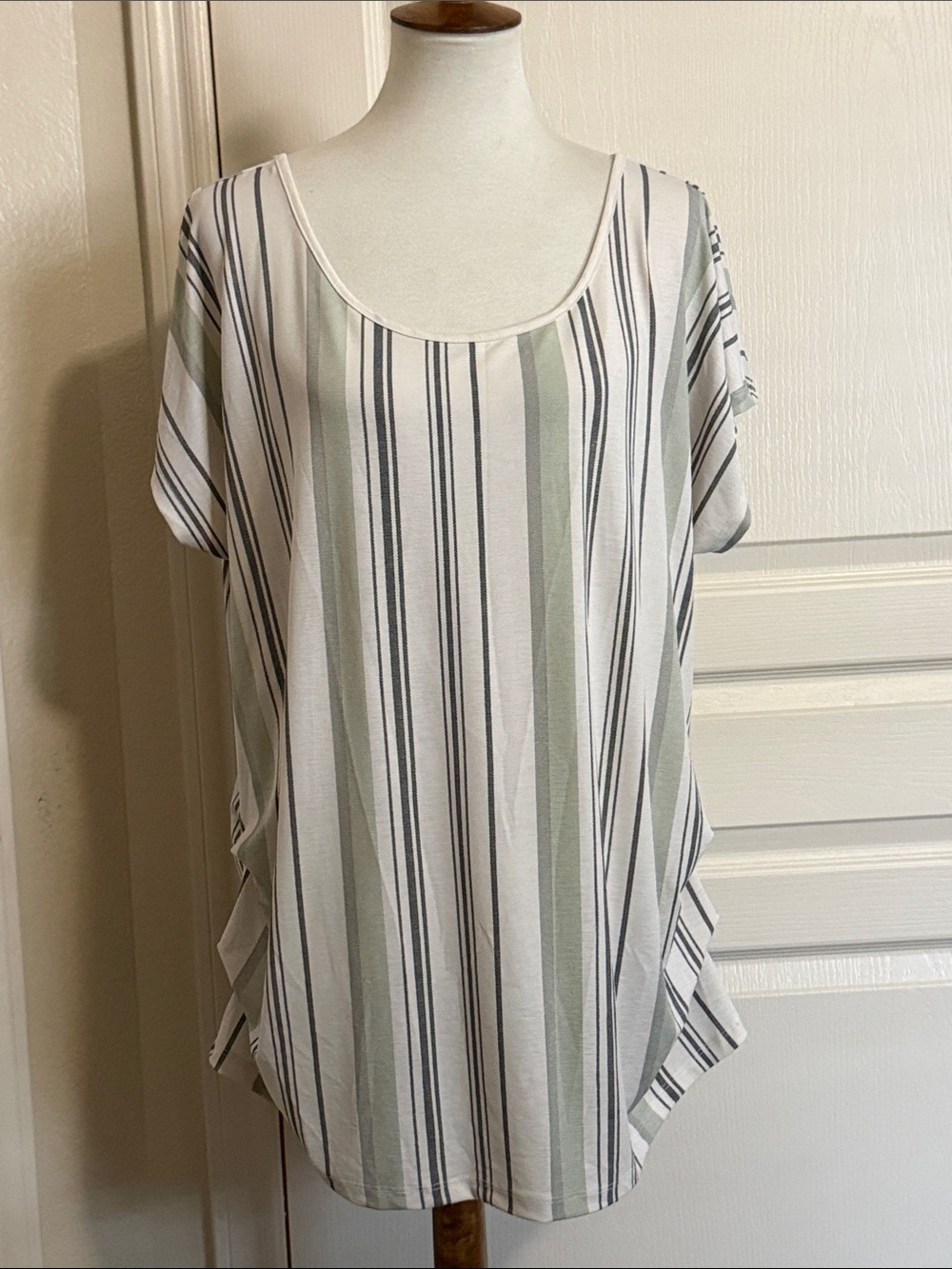 Flower + Feather Striped Scoop Neck Top - White & Sage Sz 2X